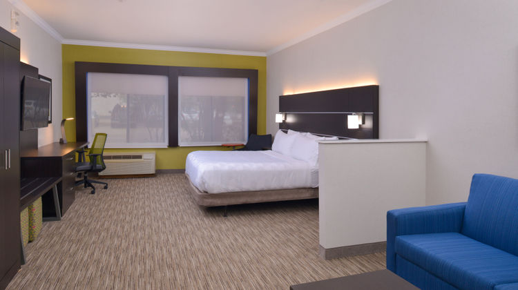 Holiday Inn Express & Suites Austin-(NW) Suite