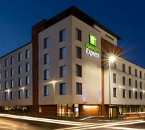 Holiday Inn Express Town Centre Exterior
