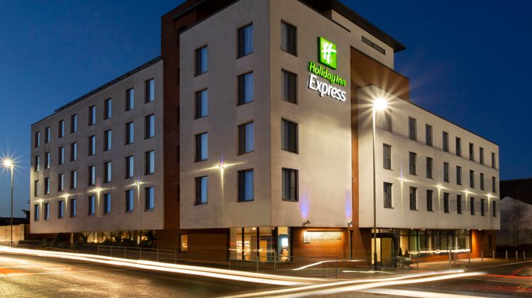 Holiday Inn Express Town Centre Exterior