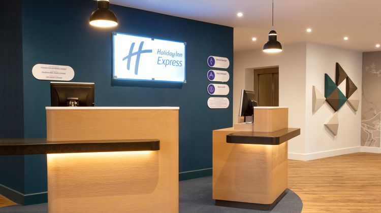 Holiday Inn Express Town Centre Lobby