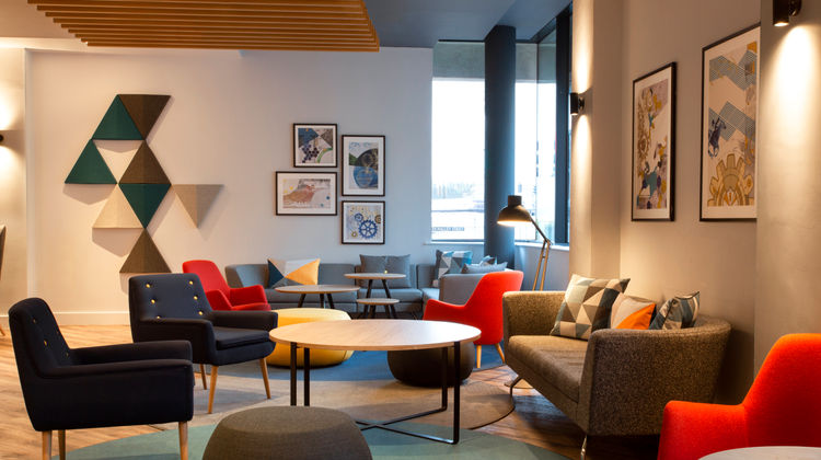 Holiday Inn Express Town Centre Lobby