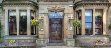The Brentwood Hotel Exterior