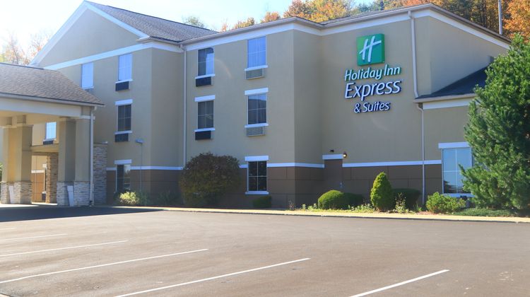 Holiday Inn Express & Suites St Marys Exterior