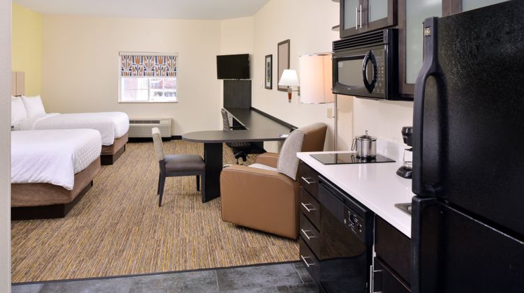 Candlewood Suites Winchester Suite