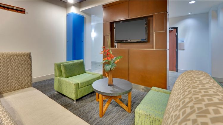 Holiday Inn Express & Suites Denton Lobby