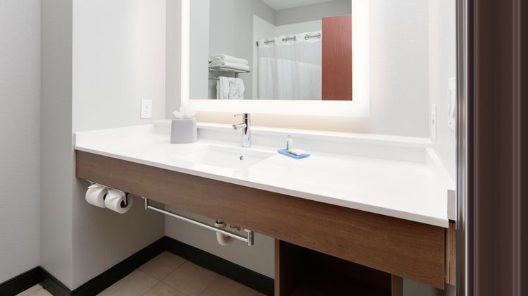 Holiday Inn Express & Suites Denton Room