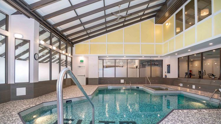 Sandman Hotel Calgary City Centre Pool