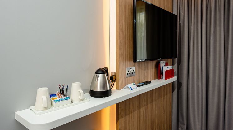Holiday Inn Express Canterbury Room