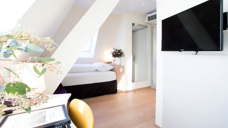 <b>Hotel Kreuz Bern AG Room</b>. Images powered by <a href="https://www.leonardoworldwide.com/" title="Leonardo Worldwide" target="_blank">Leonardo</a>.