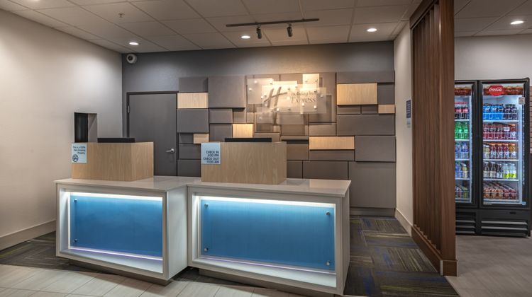 Holiday Inn Express & Suites N Waco Area Lobby