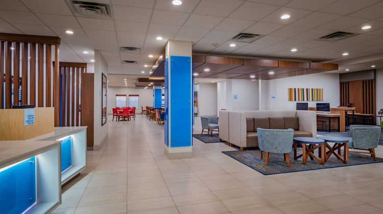 Holiday Inn Express & Suites N Waco Area Lobby