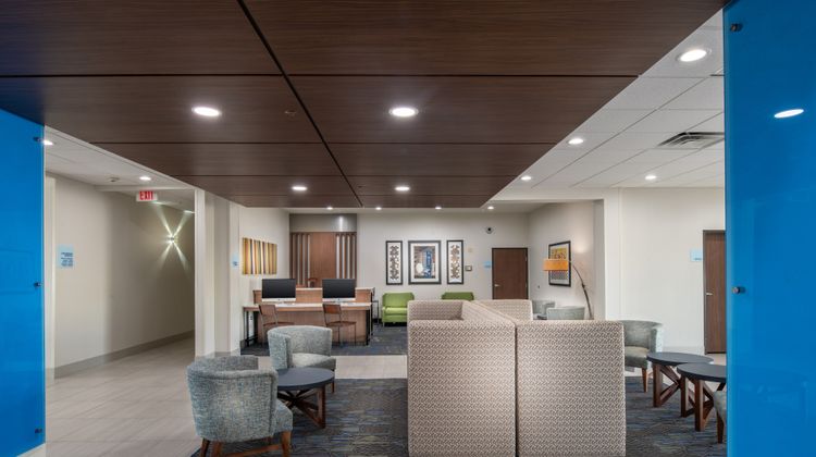 Holiday Inn Express & Suites N Waco Area Lobby