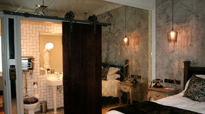 <b>Hardwick Hall Hotel Suite</b>. Images powered by <a href="https://www.leonardoworldwide.com/" title="Leonardo Worldwide" target="_blank">Leonardo</a>.