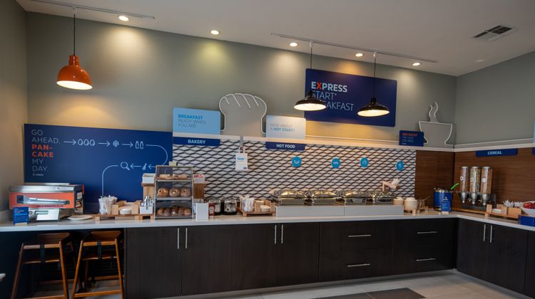 Holiday Inn Express & Suites N Waco Area Restaurant