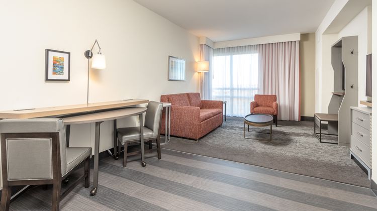 Holiday Inn & Suites Memphis - Wolfchase Suite