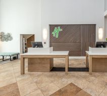 Holiday Inn & Suites Memphis - Wolfchase Lobby
