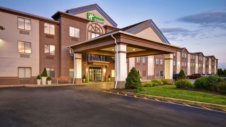 Holiday Inn Express Exterior