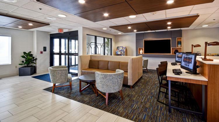 Holiday Inn Express Lobby