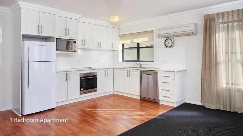 <b>Charles Sturt Suites Room</b>. Images powered by <a href="https://www.leonardoworldwide.com/" title="Leonardo Worldwide" target="_blank">Leonardo</a>.