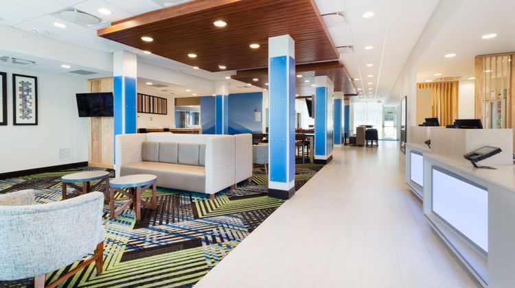 Holiday Inn Express & Suites Eglin Area Lobby