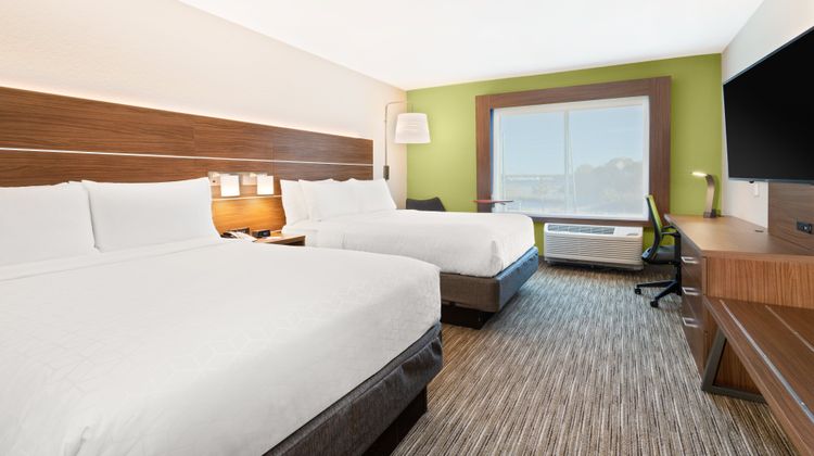 Holiday Inn Express & Suites Eglin Area Room