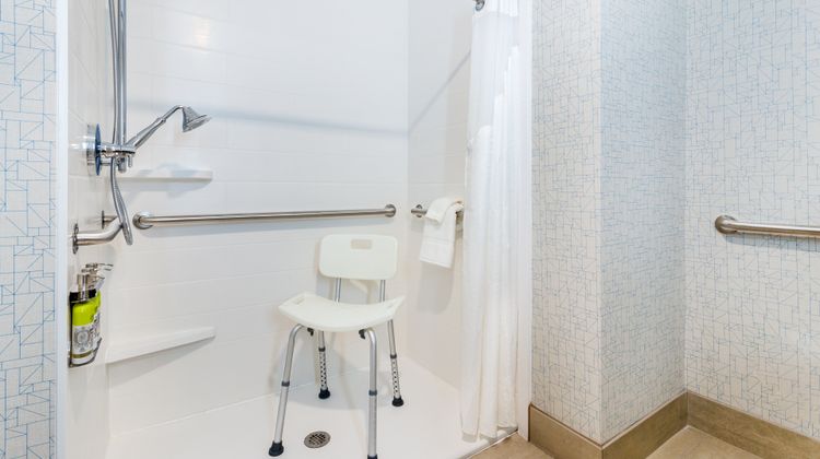 Holiday Inn Express & Suites Eglin Area Room