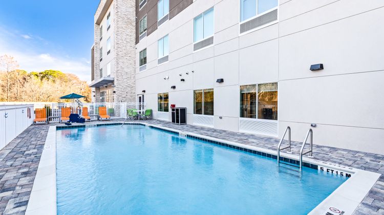 Holiday Inn Express & Suites Eglin Area Pool