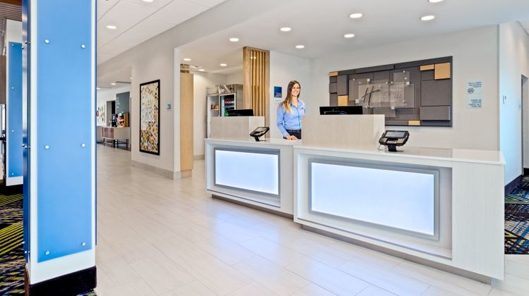 Holiday Inn Express & Suites Eglin Area Lobby