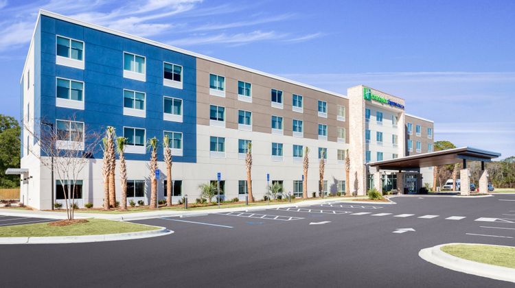 Holiday Inn Express & Suites Eglin Area Exterior