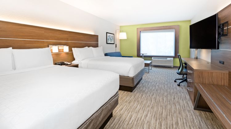 Holiday Inn Express & Suites Eglin Area Suite