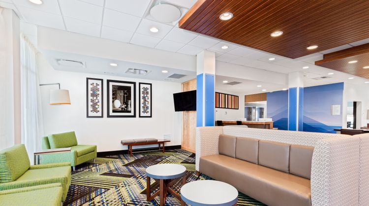 Holiday Inn Express & Suites Eglin Area Lobby