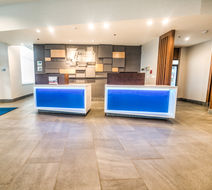 Holiday Inn Express/Stes West Edmonton Lobby