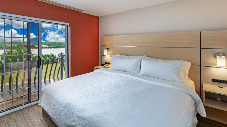 Holiday Inn Express Suite
