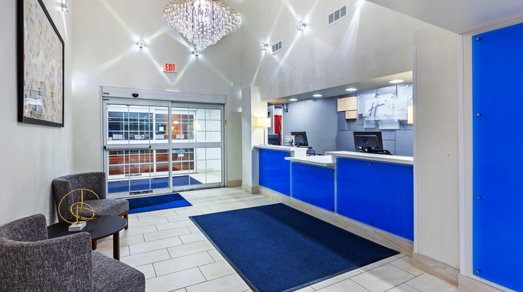 Holiday Inn Express Lobby
