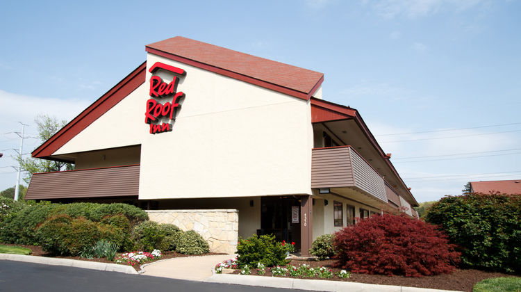 Red Roof Inn Parkersburg Exterior