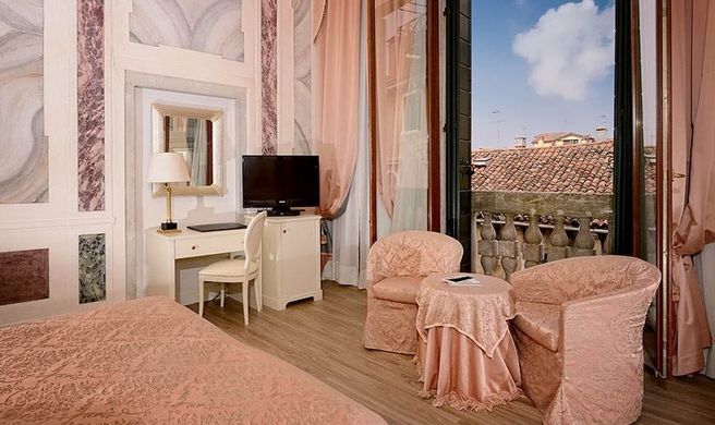 Duodo Palace Hotel Room