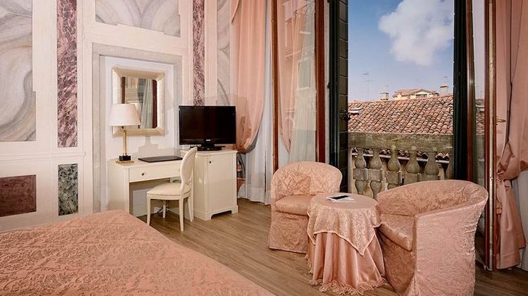 Duodo Palace Hotel Room