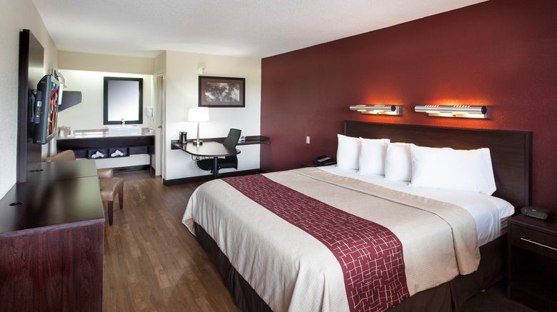 <b>Red Roof PLUS+ Philadelphia Airport Room</b>. Images powered by <a href="https://www.leonardoworldwide.com/" title="Leonardo Worldwide" target="_blank">Leonardo</a>.