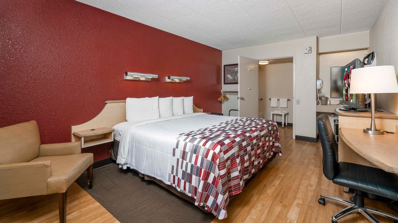 <b>Red Roof Inn Louisville Expo Airport Room</b>. Images powered by <a href="https://www.leonardoworldwide.com/" title="Leonardo Worldwide" target="_blank">Leonardo</a>.