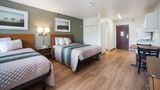 HomeTowne Studios St Louis Airport/ N Room