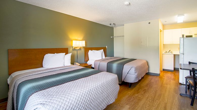<b>HomeTowne Studios Chicago - Waukegan Room</b>. Images powered by <a href="https://www.leonardoworldwide.com/" title="Leonardo Worldwide" target="_blank">Leonardo</a>.