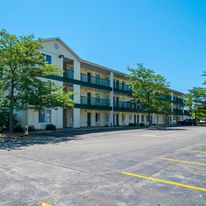 HomeTowne Studios Chicago - Waukegan