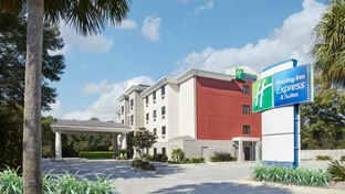 Holiday Inn Express Hotel & Suites