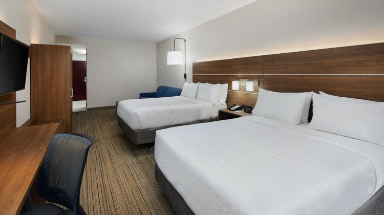 Holiday Inn Express Hotel & Suites Suite