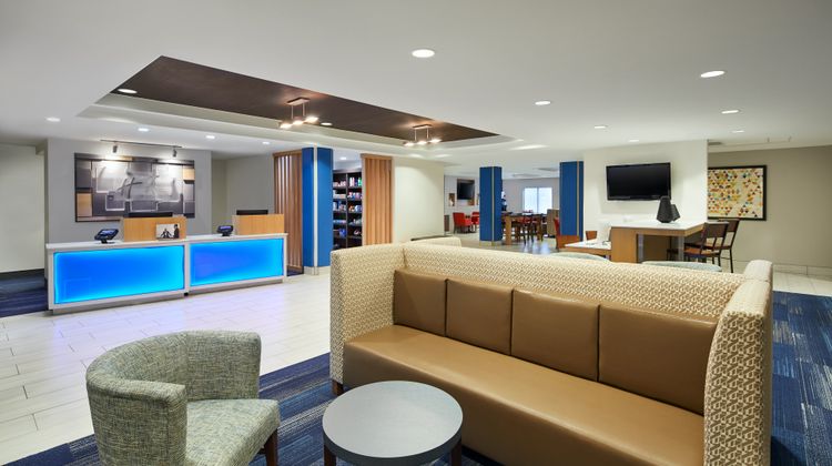 Holiday Inn Express Hotel & Suites Lobby