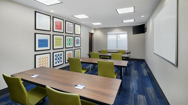 Holiday Inn Express Hotel & Suites Meeting