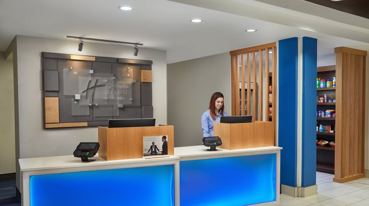 Holiday Inn Express Hotel & Suites Lobby