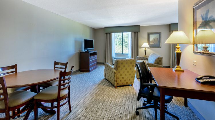 Holiday Inn Express & Stes Bradenton E. Suite