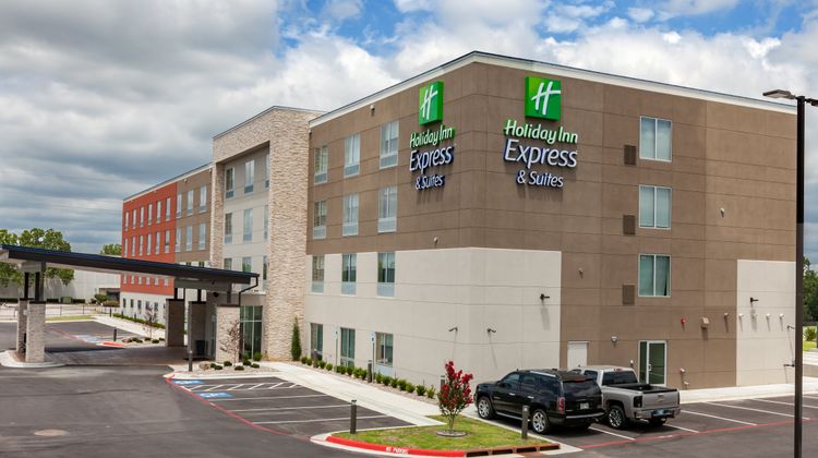 Holiday Inn Express & Suites Tulsa South Exterior