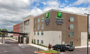 Holiday Inn Express & Suites Tulsa South